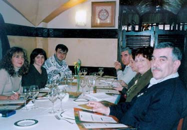 En la izquierda de la fotografia Ana (deVitoria), Nere (San Sebastian), Fran (de Pamplona) A la derecha de la mesa Julio (de logroño), Marisol (de calahorra), Mari Carmen y Julio (de pamplona)