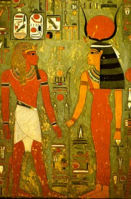 Diosa Hathor con vestido-funda rojo y Faraon con faldellín-delantal plisado. Pintura tumba de Horemheb - Valle de los Reyes - Din XVIII