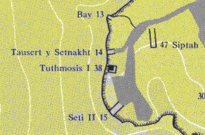 Mapa de locación de los hipogeos regios de fines de la Decimonovena Dinastía, incluido el de la reina Tausert - usurpado por Setnâjt, el fundador de la Vigésima -. Todos los protagonistas de la caída de la gloriosa dinastía construyeron sus tumbas alrededor de la Tutmosis I, el primer monarca enterrado en el Uadi Biban el-Moluk o Valle de los Reyes, Tebas Oeste