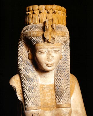 Esposa de Ramses II con peluca tripartita compleja