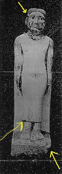 Fig. 9. Algunos de los detalles que pueden ayudar a identificar esta pieza como la conservada en la llamada Colección Egipcia Jordi Clos han sido marcados sobre la Lámina LII de A. BAKR, Excavations at Giza 1949-50 , Le Caire, 1953