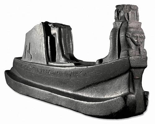 Barca de granodiorita con una estatua de Mutemwia como diosa Mut