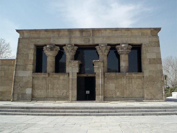 Fachada principal del Templo