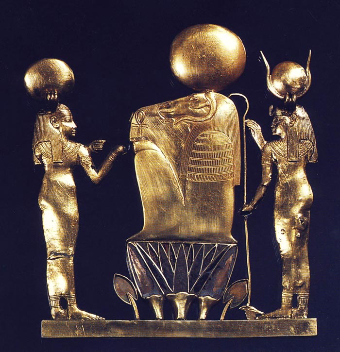 Foto 2. Reverso del pectoral de la reina Kama H. STIERLIN, L'or des pharaons, París, 1993, p. 205