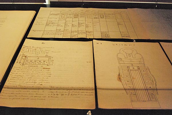 Catalogo y fichas de algunos de los sarcófagos hallados por Schiaparelli