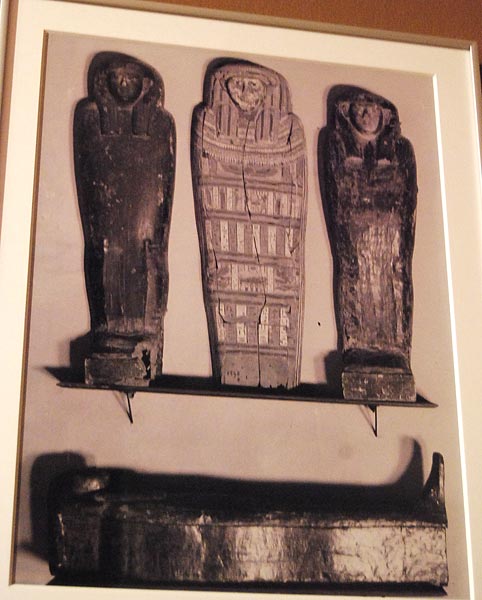 Algunos de los sarcófagos en el momento de su descubrimiento