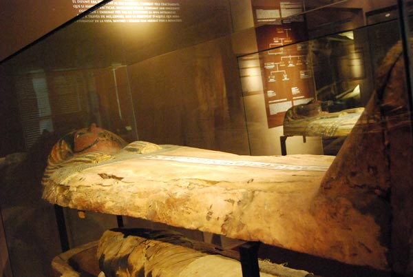 Sarcófago y momia de Harua I