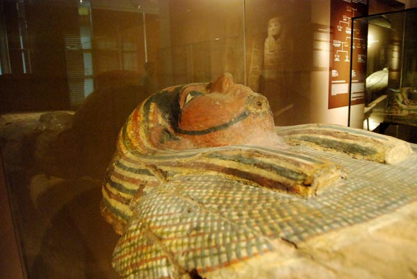 Sarcófago y momia de Harua I