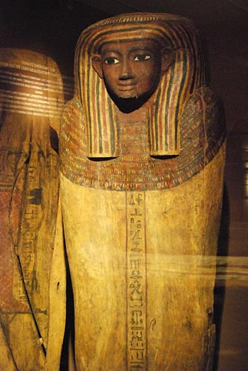Sarcófago de una mujer llamada Ruru, reutilizado para una momia masculina