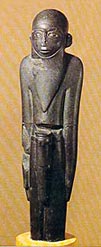 Fig. 7: MacGregor Man. Basalto. 39 cm.