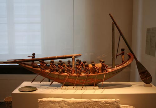 Foto 24.- Barca funeraria del antiguo Egipto ubicada en el Altes Museum de Berlín