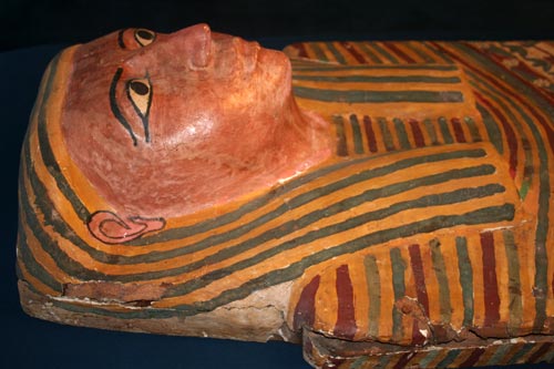 Fragmento de la tapa de un ataúd egipcio en una colección privada