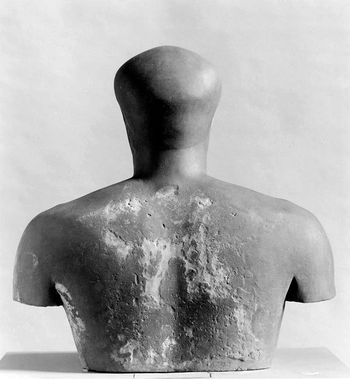 Fig. 8. Busto visto por detrás. Foto en: www.mfa.org/collections/object/bust-of-prince-ankhhaf-45982