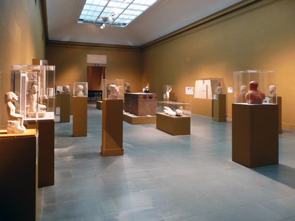 Fig. 10. Sala del Museum of Fine Arts de Boston donde se exhibe en la actualidad el busto de Ankhhaf. Foto Jaume Vivó.