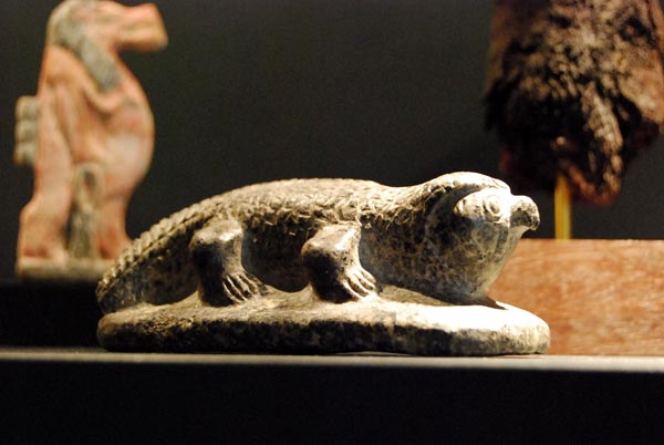Figurilla de cocodrilo hieracocéfalo. Periodo romano. Granito