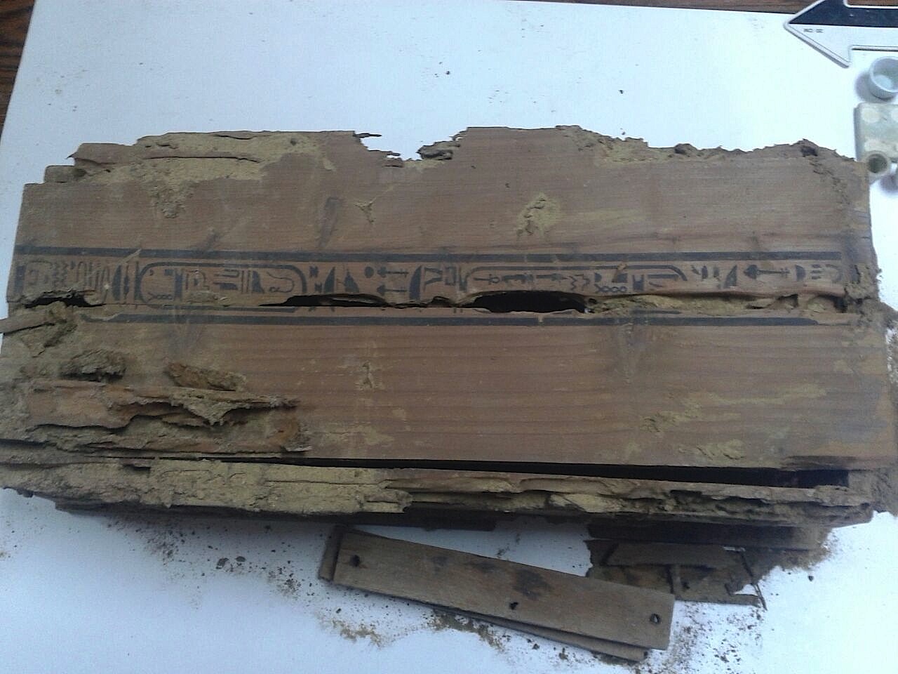 fragmento de sarcofago Abusir